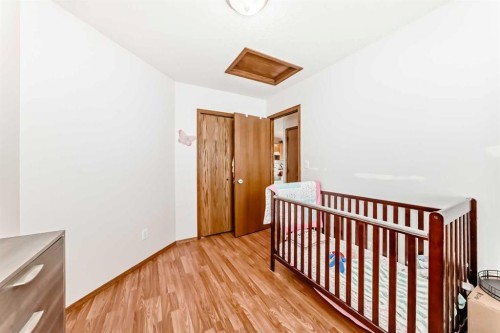 10 Kerr Close, Red Deer, AB - Indoor Photo Showing Bedroom