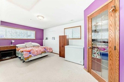 10 Kerr Close, Red Deer, AB - Indoor Photo Showing Bedroom