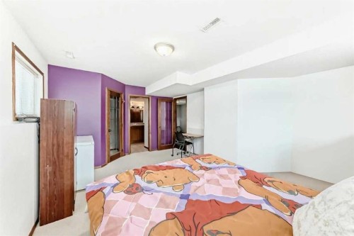 10 Kerr Close, Red Deer, AB - Indoor Photo Showing Bedroom