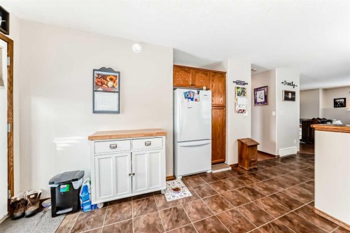 10 Kerr Close, Red Deer, AB - Indoor Photo Showing Kitchen