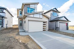 93 Memorial Parkway  Rural Red Deer County, AB T4E 3C5