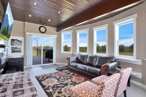 242-27240 Township Road 392, Rural Red Deer County, AB - Indoor Photo Showing Living Room