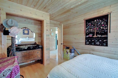 53309 A 65 Range, Gainford, AB - Indoor Photo Showing Bedroom