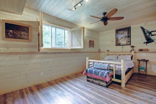 53309 A 65 Range, Gainford, AB - Indoor Photo Showing Bedroom