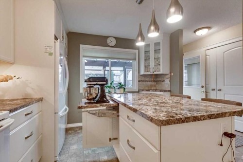 4313 46A Avenue, Red Deer, AB - Indoor Photo Showing Kitchen With Upgraded Kitchen