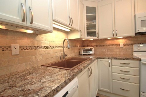 4313 46A Avenue, Red Deer, AB - Indoor Photo Showing Kitchen With Double Sink With Upgraded Kitchen