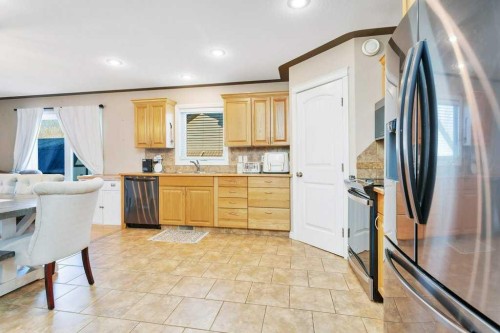 4912 46A Street, Clive, AB - Indoor Photo Showing Kitchen