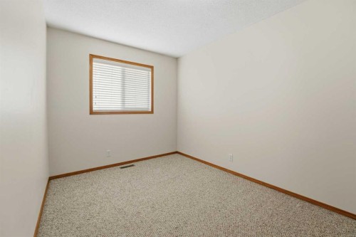 2 Davis Close, Red Deer, AB - Indoor Photo Showing Other Room