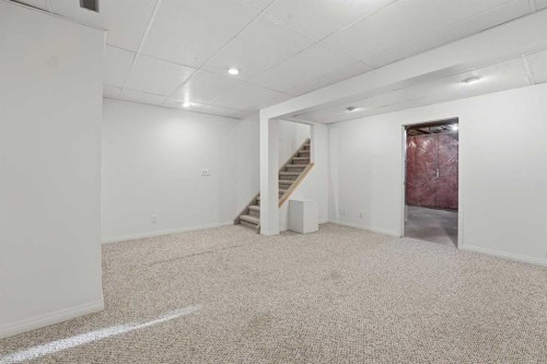 2 Davis Close, Red Deer, AB - Indoor