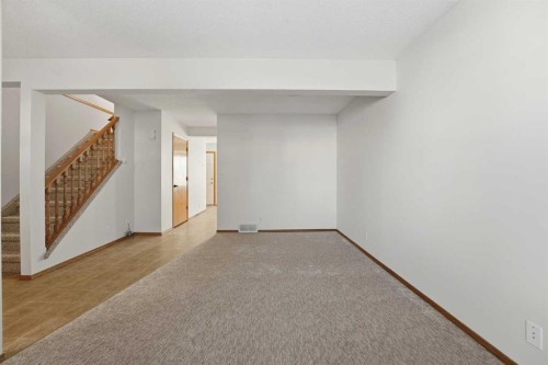 2 Davis Close, Red Deer, AB - Indoor Photo Showing Other Room