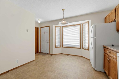 2 Davis Close, Red Deer, AB - Indoor Photo Showing Other Room