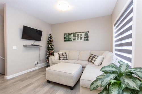 202-148 Vanier Drive, Red Deer, AB - Indoor Photo Showing Living Room