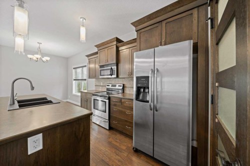 85 Turner Crescent, Red Deer, AB - Indoor Photo Showing Kitchen With Double Sink With Upgraded Kitchen