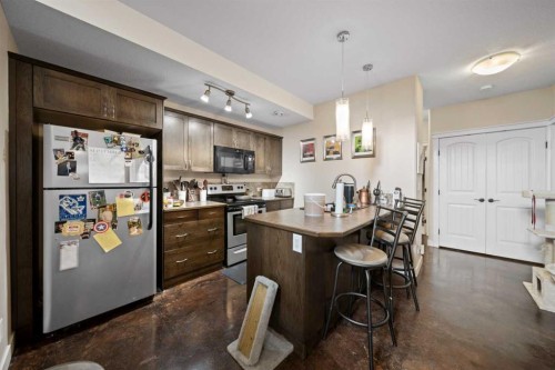 85 Turner Crescent, Red Deer, AB - Indoor Photo Showing Kitchen With Upgraded Kitchen
