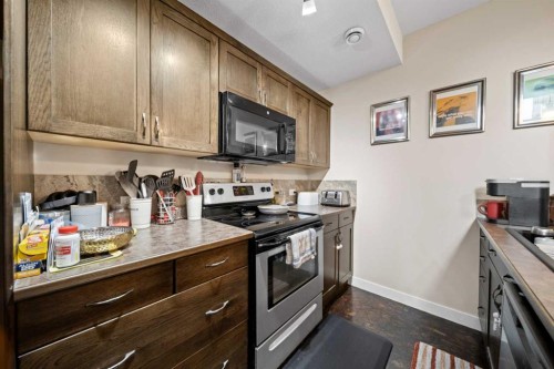 85 Turner Crescent, Red Deer, AB - Indoor Photo Showing Kitchen