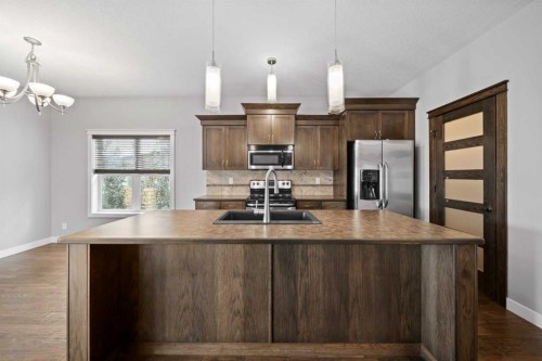 85 Turner Crescent, Red Deer, AB - Indoor Photo Showing Kitchen With Upgraded Kitchen