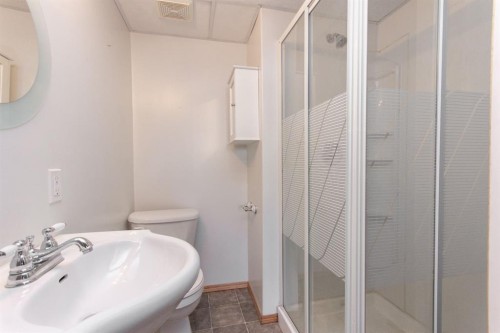 313 Westridge Drive, Blackfalds, AB - Indoor Photo Showing Bathroom