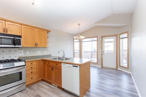 313 Westridge Drive, Blackfalds, AB - Indoor Photo Showing Kitchen With Double Sink