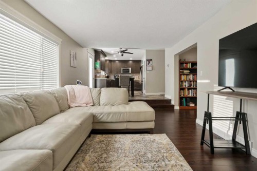 6313 Erickson Drive, Camrose, AB - Indoor Photo Showing Living Room
