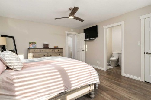 6313 Erickson Drive, Camrose, AB - Indoor Photo Showing Bedroom