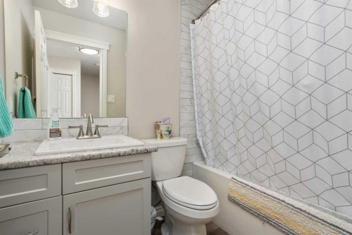 6313 Erickson Drive, Camrose, AB - Indoor Photo Showing Bathroom