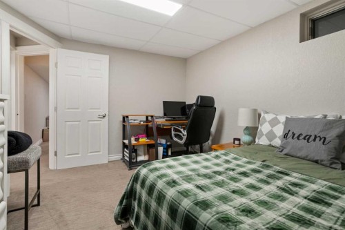 6313 Erickson Drive, Camrose, AB - Indoor Photo Showing Bedroom
