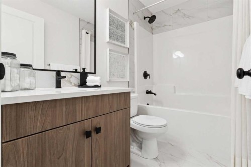 3575 Chestermere Boulevard, Chestermere, AB - Indoor Photo Showing Bathroom