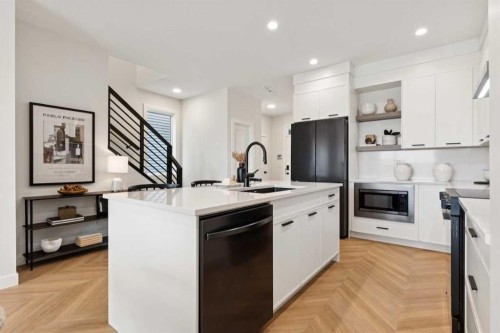 3575 Chestermere Boulevard, Chestermere, AB - Indoor Photo Showing Kitchen
