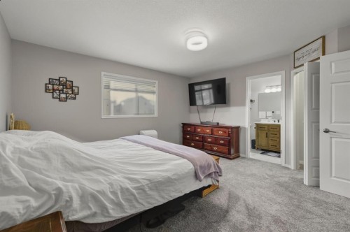 30 Fulmar Close, Sylvan Lake, AB - Indoor Photo Showing Bedroom
