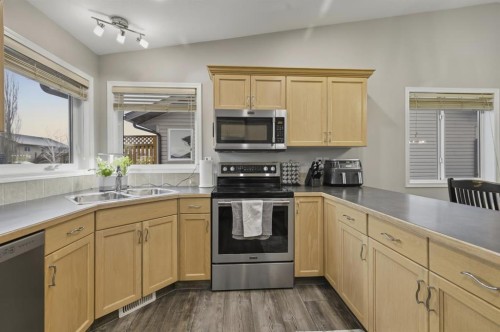 30 Fulmar Close, Sylvan Lake, AB - Indoor Photo Showing Kitchen With Double Sink