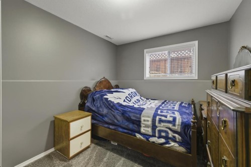 30 Fulmar Close, Sylvan Lake, AB - Indoor Photo Showing Bedroom