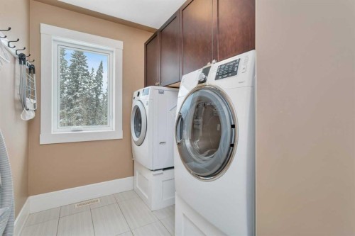 42 Grove Close, Red Deer, AB - Indoor Photo Showing Laundry Room