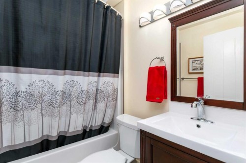 42 Grove Close, Red Deer, AB - Indoor Photo Showing Bathroom