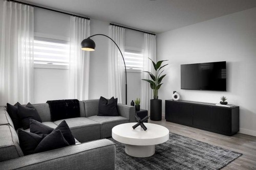 259 Corner Glen Gardens Ne, Calgary, AB - Indoor Photo Showing Living Room