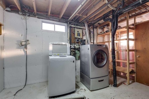 3 Armstrong Close, Red Deer, AB - Indoor Photo Showing Laundry Room