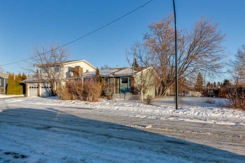 3 Armstrong Close, Red Deer, AB - Outdoor