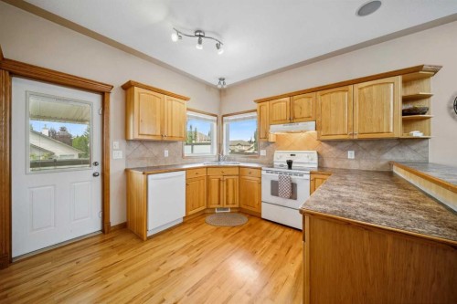 69 Alberts Close, Red Deer, AB - Indoor Photo Showing Kitchen