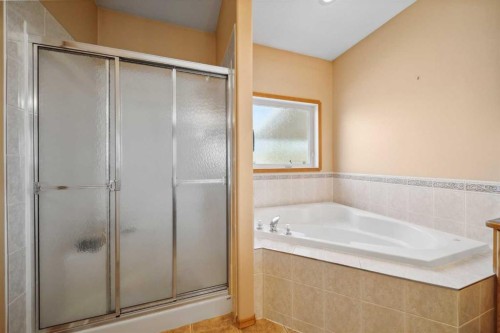 69 Alberts Close, Red Deer, AB - Indoor Photo Showing Bathroom
