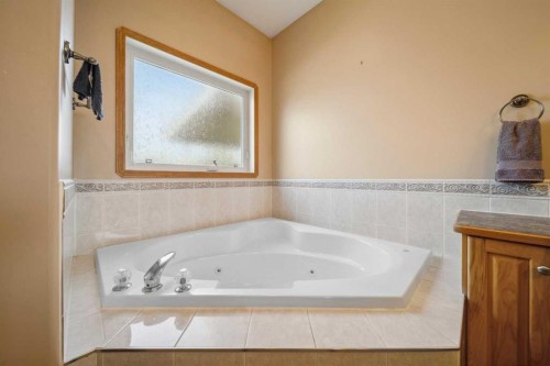 69 Alberts Close, Red Deer, AB - Indoor Photo Showing Bathroom