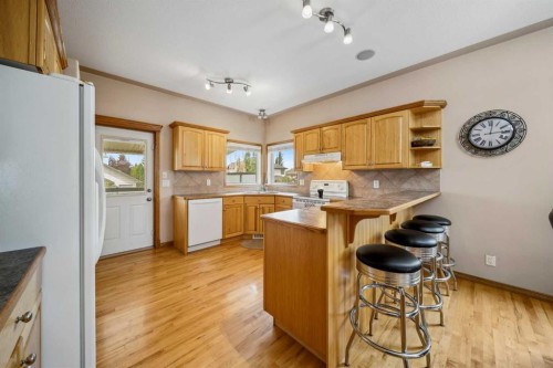 69 Alberts Close, Red Deer, AB - Indoor Photo Showing Kitchen