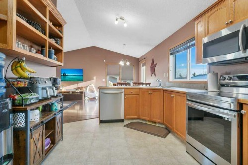 15 Jacobs Close, Red Deer, AB - Indoor Photo Showing Kitchen