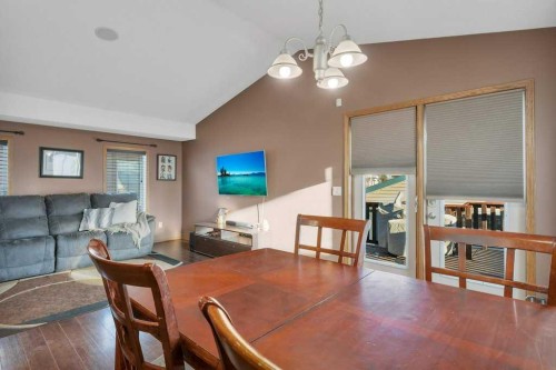 15 Jacobs Close, Red Deer, AB - Indoor Photo Showing Dining Room