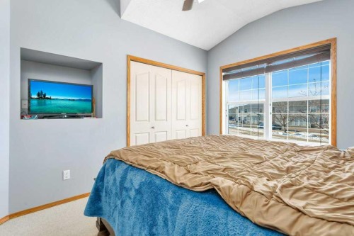 15 Jacobs Close, Red Deer, AB - Indoor Photo Showing Bedroom