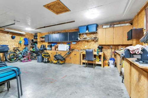 15 Jacobs Close, Red Deer, AB - Indoor Photo Showing Garage