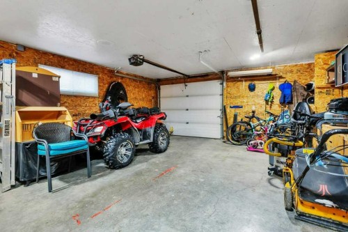 15 Jacobs Close, Red Deer, AB - Indoor Photo Showing Garage