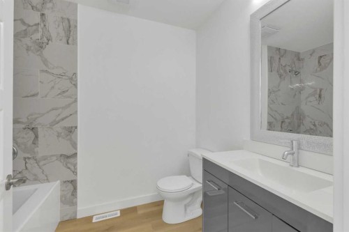4812 55 Avenue, Bentley, AB - Indoor Photo Showing Bathroom
