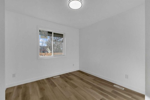 4812 55 Avenue, Bentley, AB - Indoor Photo Showing Other Room