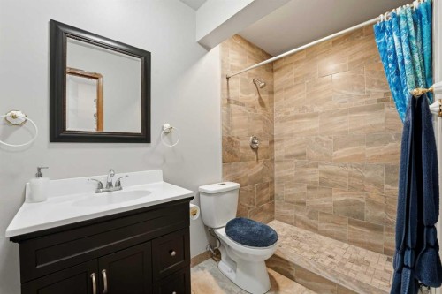 1 Duval Crescent, Red Deer, AB - Indoor Photo Showing Bathroom