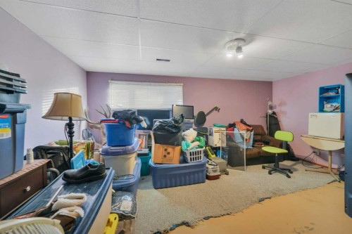 52 Roland, Red Deer, AB - Indoor