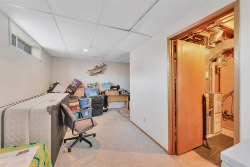 52 Roland, Red Deer, AB - Indoor